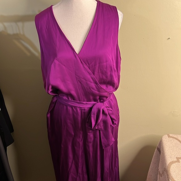 Lauren Ralph Lauren Purple v-neckline faux wrap wide leg jumpsuit belted - Picture 12 of 17